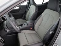 Usado Volvo XC40 163 HP (119 kW) 2024 Cinzento SUV