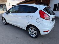 Gebraucht Ford Fiesta Celebration 101 PS (74 kW) 2017 Weiß Limousine