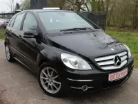 Gebraucht Mercedes B160 95 PS (69 kW) 2010 Kosmosschwarz  metalliclack Kleinwagen
