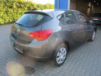 Gebraucht Opel Astra 101 PS (74 kW) 2010 Grau Limousine