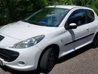 Gebraucht Peugeot 206 68 PS (50 kW) 2012 Weiß Limousine