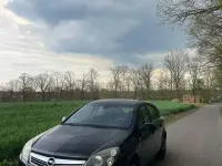 Używany Opel Astra 116 KM (85 kW) 2009 Czarny Sedan/Limuzyna