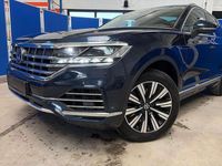 Gebraucht VW Touareg Elegance 381 PS (280 kW) 2023 Meloebluekristalleffekt SUV