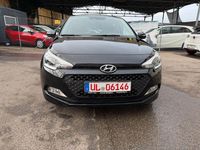 Gebraucht Hyundai i20 Style 101 PS (74 kW) 2016 Schwarz Limousine