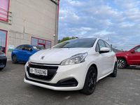 Gebraucht Peugeot 208 Active 82 PS (60 kW) 2018 Weiß Kleinwagen