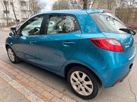 Gebraucht Mazda 2 75 PS (55 kW) 2012 Blau Kleinwagen