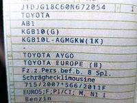 Gebraucht Toyota Aygo 68 PS (50 kW) 2012 Weiß Kleinwagen