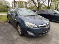 Używany Opel Astra 125 KM (91 kW) 2011 Niebieski Kombi