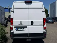 Gebraucht Peugeot Boxer Premium 140 PS (102 kW) 2022 Lackierung weiss icy/deckende Van