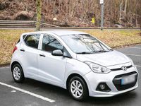 Gebraucht Hyundai i10 67 PS (49 kW) 2015 Silber Kleinwagen
