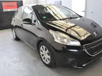 Gebraucht Peugeot 208 Active 95 PS (69 kW) 2012 Schwarz Kleinwagen
