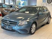 Gebraucht Mercedes 180 109 PS (80 kW) 2015 Blau Limousine