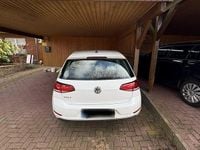 Gebraucht VW Golf VII Trendline 110 PS (80 kW) 2018 Weiß Limousine
