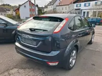 Gebraucht Ford Focus Trend 101 PS (74 kW) 2010 Grau Limousine
