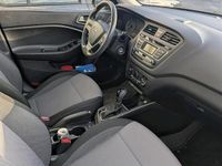 Gebraucht Hyundai i20 101 PS (74 kW) 2017 Schwarz Kleinwagen