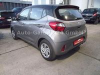 Gebraucht Hyundai i10 Trend 84 PS (61 kW) 2022 Silber Kleinwagen