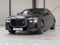 Gebraucht BMW M760e 381 PS (280 kW) 2024 Grau Limousine