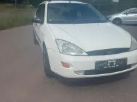 Gebraucht Ford Focus 101 PS (74 kW) 2000 Weiß Kombi