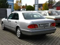 Gebraucht Mercedes E280 193 PS (141 kW) 1997 Silber Limousine