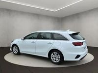 Usado Kia Ceed Vision 140 HP (102 kW) 2025 Branco Citadino