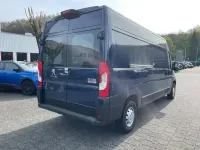 Gebraucht Peugeot Boxer Avantage 140 PS (102 kW) 2023 Farbe blau imperial/farbe flotte Van