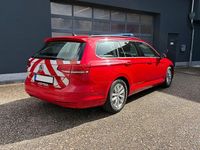 Gebraucht VW Passat 120 PS (88 kW) 2018 Tornadorot Kombi