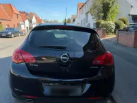 Usado Opel Astra 140 HP (102 kW) 2011 Preto Sedan