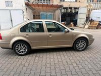 Second-hand VW Bora 105 CP (77 kW) 2002 Auriu Berlinǎ