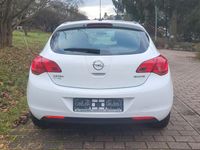 Gebraucht Opel Astra Selection 87 PS (63 kW) 2011 Weiß Limousine