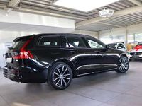 Gebraucht Volvo V60 Plus 398 PS (292 kW) 2023 Onyx black / metallic Kombi