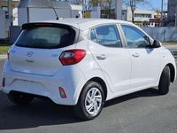 Gebraucht Hyundai i10 Select 67 PS (49 kW) 2023 Atlas white / sol Kleinwagen
