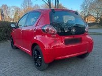 Gebraucht Toyota Aygo 68 PS (50 kW) 2012 Rot Kleinwagen