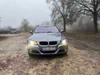 Gebraucht BMW 320 163 PS (119 kW) 2011 Grau Kombi