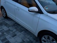 Gebraucht Hyundai i20 75 PS (55 kW) 2016 Weiß Kleinwagen