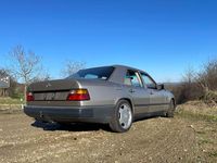 Gebraucht Mercedes E230 131 PS (96 kW) 1988 Gold Limousine