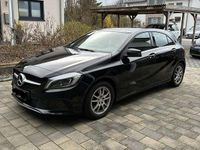 Gebraucht Mercedes A180 Urban 122 PS (89 kW) 2015 Schwarz Limousine