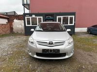 Gebraucht Toyota Auris Basis 99 PS (72 kW) 2013 Silber Kleinwagen