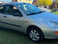 Brugt Ford Focus 75 HK (55 kW) 1999 Sølv Hatchback