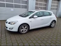 Używany Opel Astra 101 KM (74 kW) 2010 Biały Hatchback