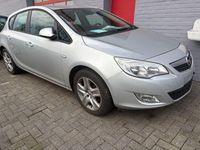 Gebraucht Opel Astra Design Edition 125 PS (91 kW) 2011 Silber Limousine