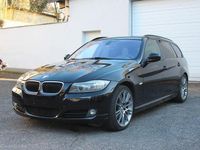 Gebraucht BMW 320 163 PS (119 kW) 2011 Schwarz Kombi