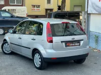 Gebraucht Ford Fiesta Ambiente 80 PS (58 kW) 2002 Silber Kleinwagen