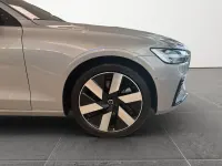 Gebraucht Volvo V60 Plus 398 PS (292 kW) 2025 Silver dawn Kombi