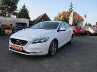 Gebraucht Volvo V40 You! 122 PS (89 kW) 2015 Crystal white pearl / metallic Kombi