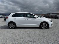 Gebraucht Hyundai i30 Trend 140 PS (102 kW) 2017 Weiß Limousine