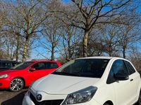 Gebraucht Toyota Yaris 69 PS (50 kW) 2012 Weiß Kleinwagen