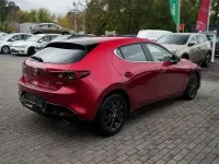 Używany Mazda 3 Selection 162 KM (119 kW) 2021 Czerwony Sedan/Limuzyna