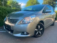 Gebraucht Toyota Verso Life 147 PS (108 kW) 2013 Silber Van / Kleinbus
