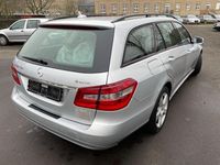 Gebraucht Mercedes E250 204 PS (150 kW) 2011 Silber Kombi
