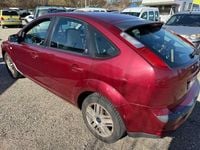 Gebraucht Ford Focus Ghia 116 PS (85 kW) 2005 Rot Limousine
